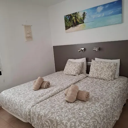 Simon And Ami Aparments