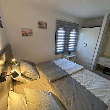 Simon And Ami Aparments