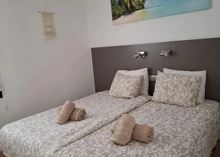 Simon And Ami Aparments