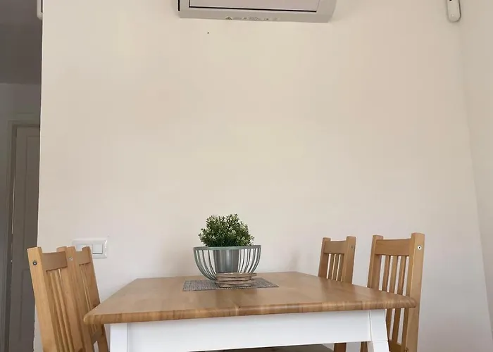 Simon And Ami Aparments