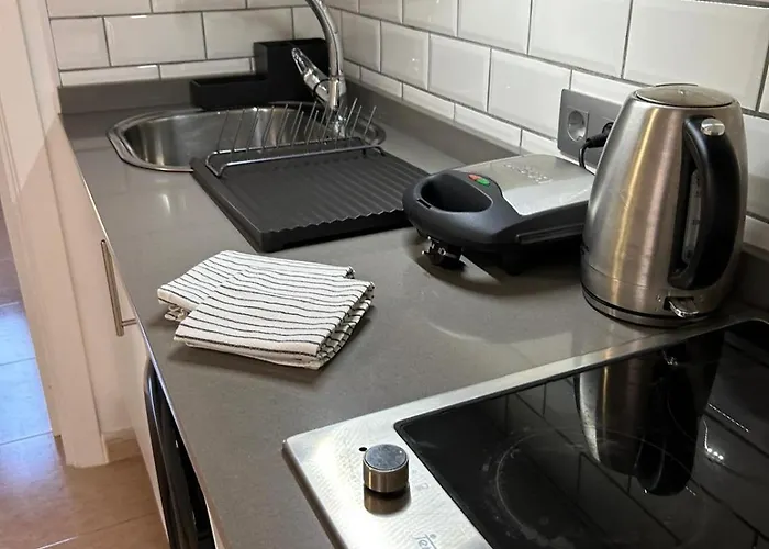 Simon And Ami Aparments